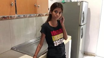 漂亮的继妹在新房子里...