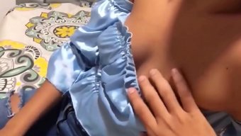 一个有天然大奶和大屁...