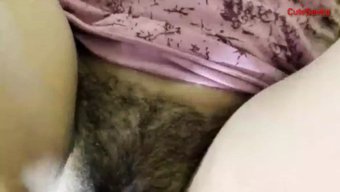 18岁的印度女孩在社...