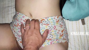 18岁的大屁股女孩从...