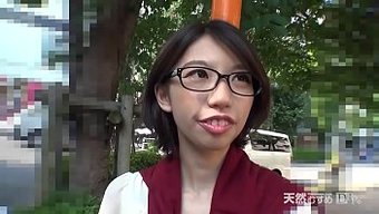 业余日本情侣享受口交...