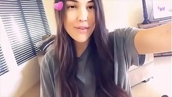 业余少女吸吮一个大的
