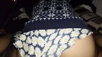 18+少女被继父填满...
