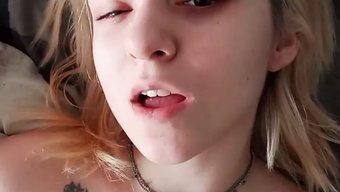 俄罗斯少女的强烈高潮...
