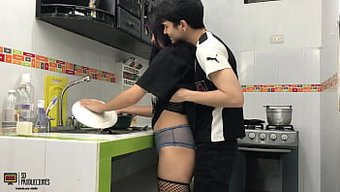 在厨房里发现我渴望的...