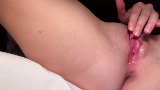 18+业余爱好者近距离自慰