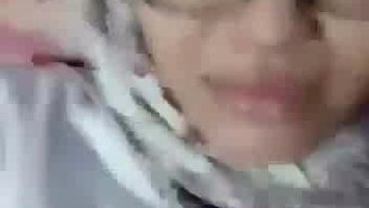 观看一个穿着tudu...