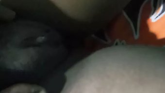 印度熟女被诱惑和舔