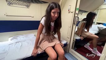 同性恋少女第一次在公...