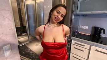 大美腿美女被付钱给口交