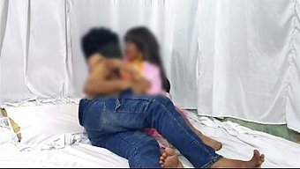 老婆用口活挑逗她的印度老公