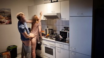 少女(18+)在隐藏...