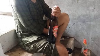 18+印度少女在公共...
