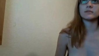 自慰女友在摄像头秀上...