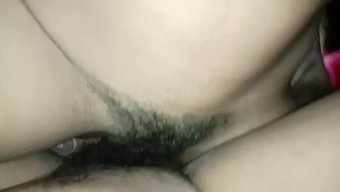 18岁的亚洲女孩的男...