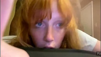 小胸部的熟女被屁股操了