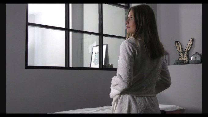 Jennifer Lorentz穿着内衣自慰