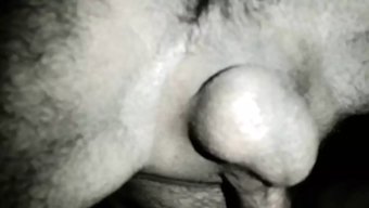 18+少女被她成熟的...