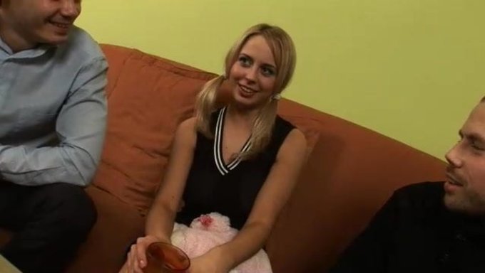 Mandy Dee的三人行乐趣