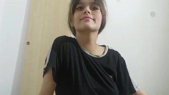 继兄来看我给他的朋友口交。