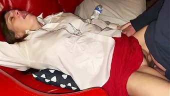 我的骚逼在深喉内射前...