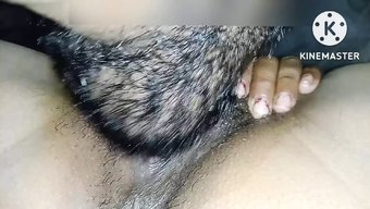 大屁股的印度少女被舔...