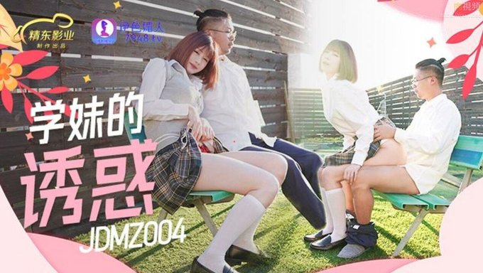 亚洲女学生在狂野的三人行后考试获得b+