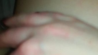 用紧致的阴道自慰:终极高潮