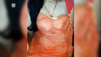 印度女同性恋女孩用膨...