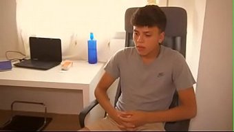 青少年(18+)和棕...