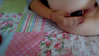 业余俄罗斯女孩用假阳...