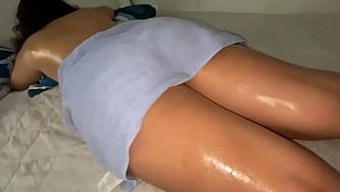 继女的午睡变成了按摩...