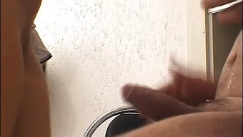 德国发廊的诱人顾客享...