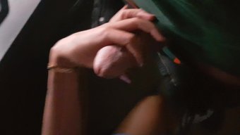 喝酒和性交:狂野的手...