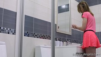 安德烈亚·b用玩具自慰