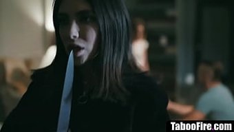 少女(18+)在三人...