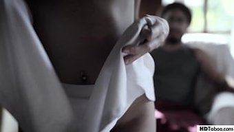 大鸡巴少女被粗暴的肛交