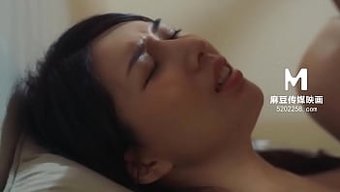 亚洲女孩梁佳欣在原始...
