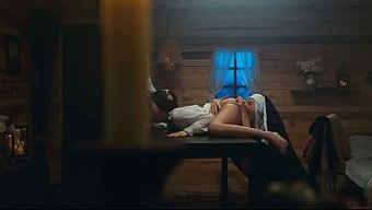 丰满修女骑乘抽插,后...