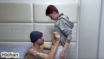 纹身骚妹主动骑上他的...