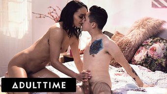 18+青少年被肛塞插...