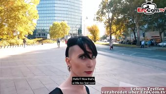 德国少女拥有天然乳房...