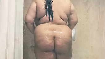 成熟的印度女人用大胸...