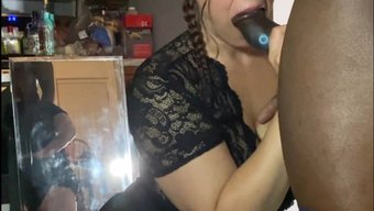 一根大黑屌和红发女郎...