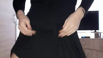 漂亮的18+印度少女...