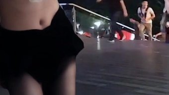 与中国女孩的公共性爱...