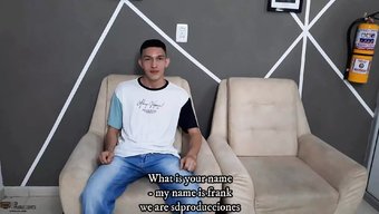 拉丁美女有着丰满的屁...