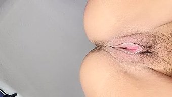 乳头女孩享受肛交和独...