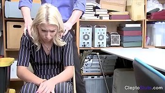 金发少女被操并因偷窃...
