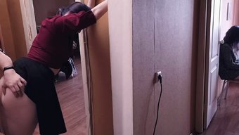 棕色头发的女友享受着...